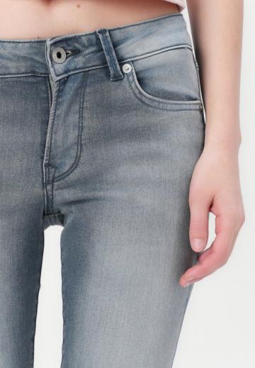 Узкие джинсы