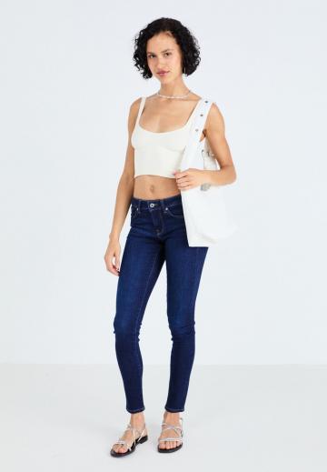 Узкие джинсы