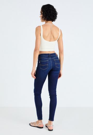 Узкие джинсы