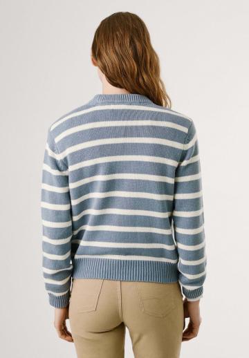 Пуловер в полоску