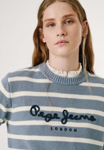 Пуловер в полоску