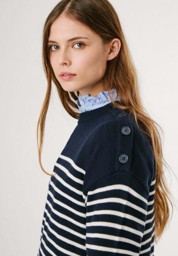 Пуловер в полоску