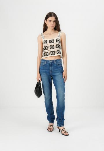 Прямые джинсы