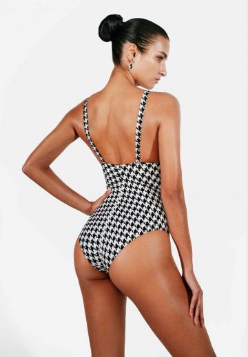 Слитный купальник