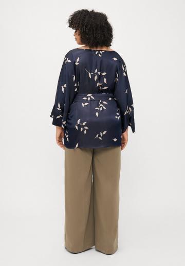 Атласная блузка