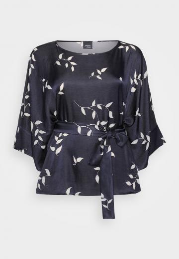 Атласная блузка