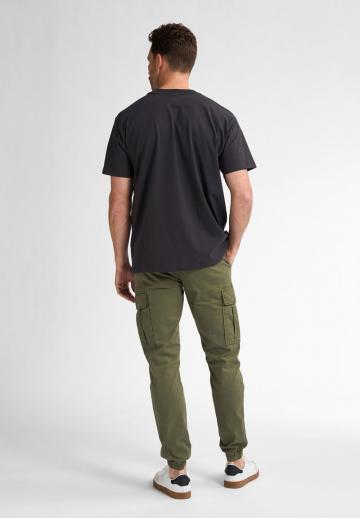 Брюки с накладными карманами