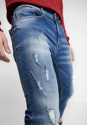 Узкие джинсы