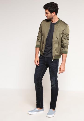 Узкие джинсы