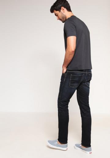 Узкие джинсы