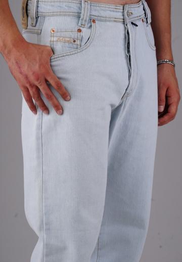 Прямые джинсы