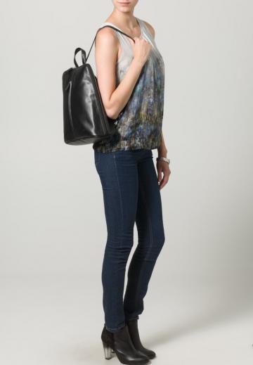 Кожаный рюкзак