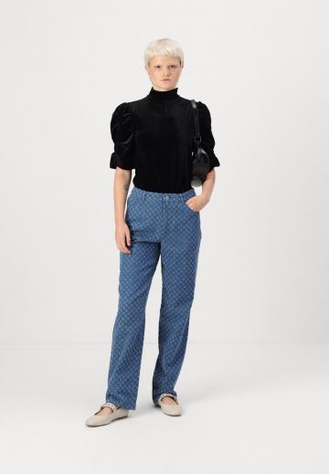 Свободные джинсы