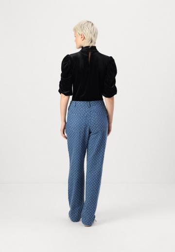 Свободные джинсы