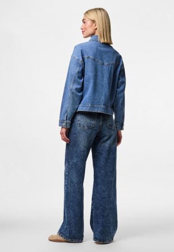 Джинсовая куртка