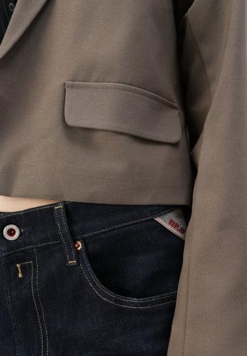 Короткий блейзер