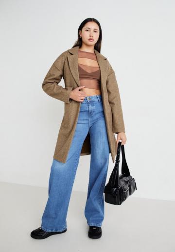 Шерстяное пальто