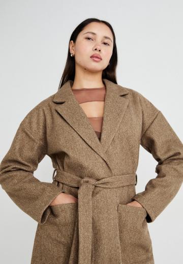 Шерстяное пальто