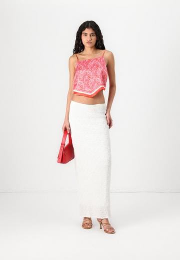 Топ на бретельках