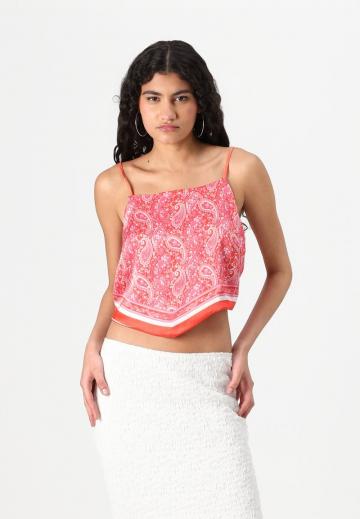 Топ на бретельках