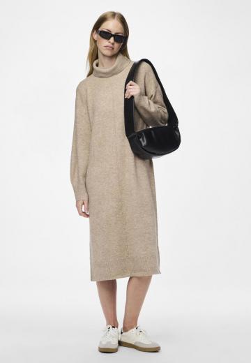 Вязаное платье