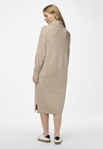 Вязаное платье