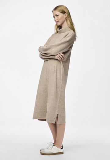 Вязаное платье