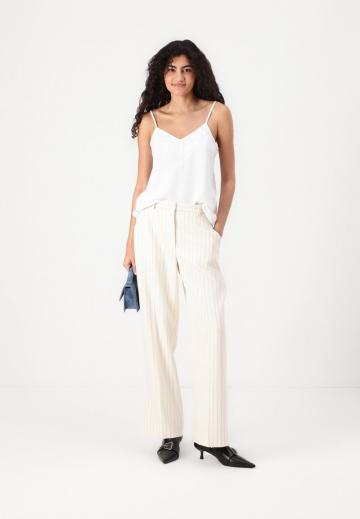 Топ на бретельках