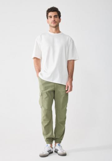 Брюки с накладными карманами