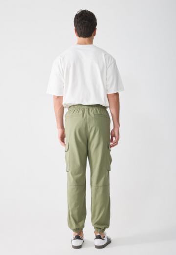Брюки с накладными карманами