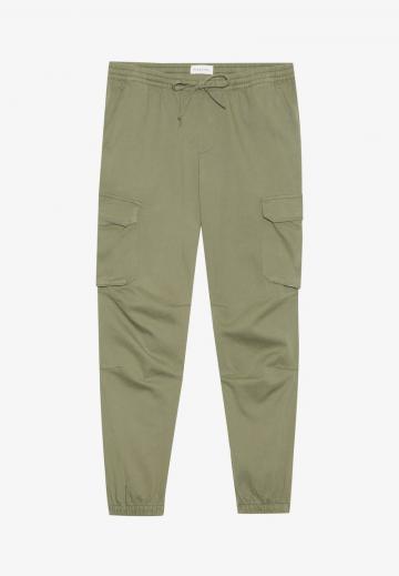 Брюки с накладными карманами