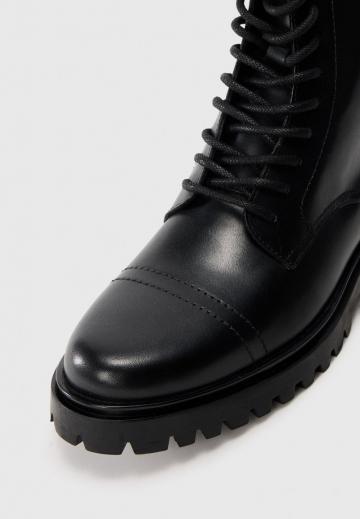 Ботинки на шнуровке