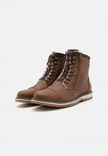 Ботинки на шнуровке