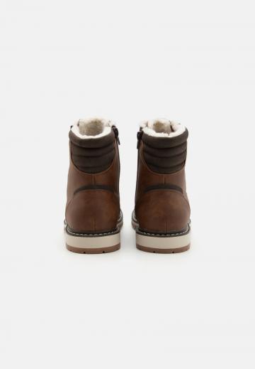 Ботинки на шнуровке