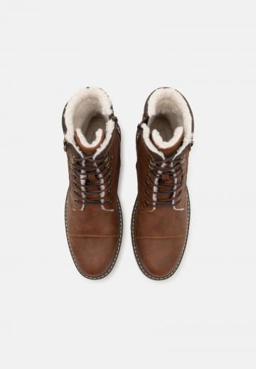 Ботинки на шнуровке