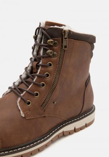 Ботинки на шнуровке