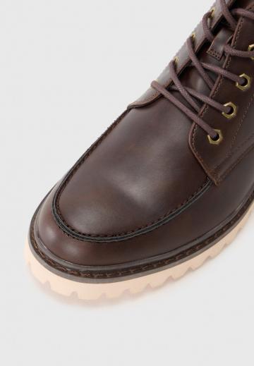 Ботинки на шнуровке