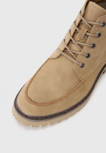 Ботинки на шнуровке