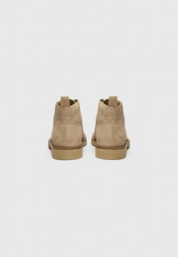 Ботинки на шнуровке