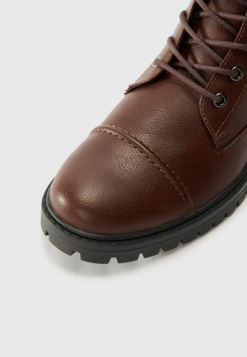 Ботинки на шнуровке