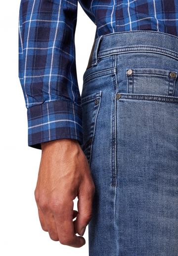 Узкие джинсы