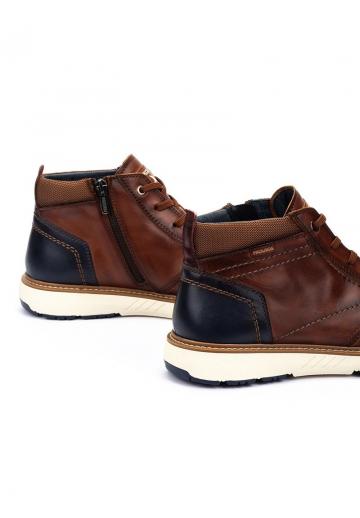 Ботинки на шнуровке