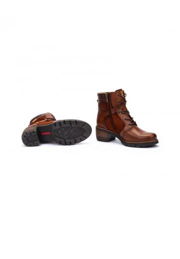 Ботинки на шнуровке