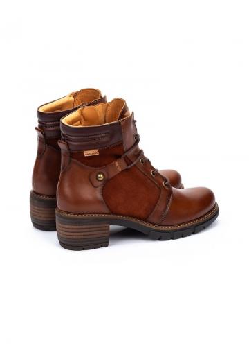 Ботинки на шнуровке