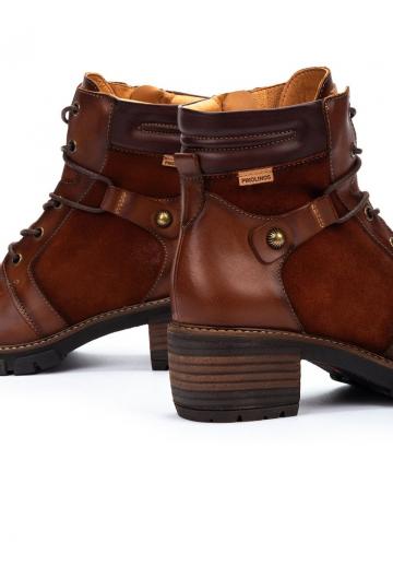 Ботинки на шнуровке