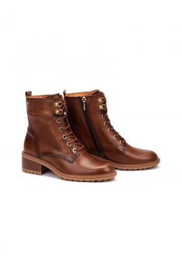 Ботинки на шнуровке