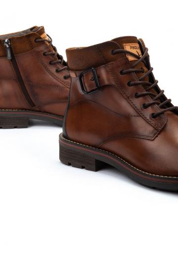 Ботинки на шнуровке