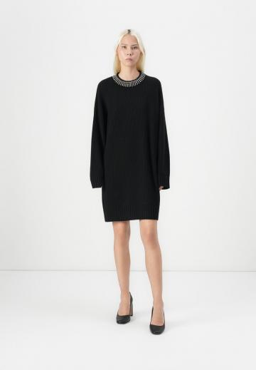 Вязаное платье