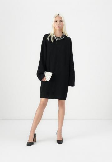 Вязаное платье