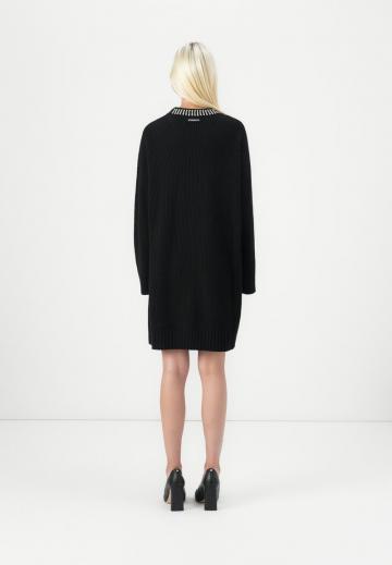 Вязаное платье